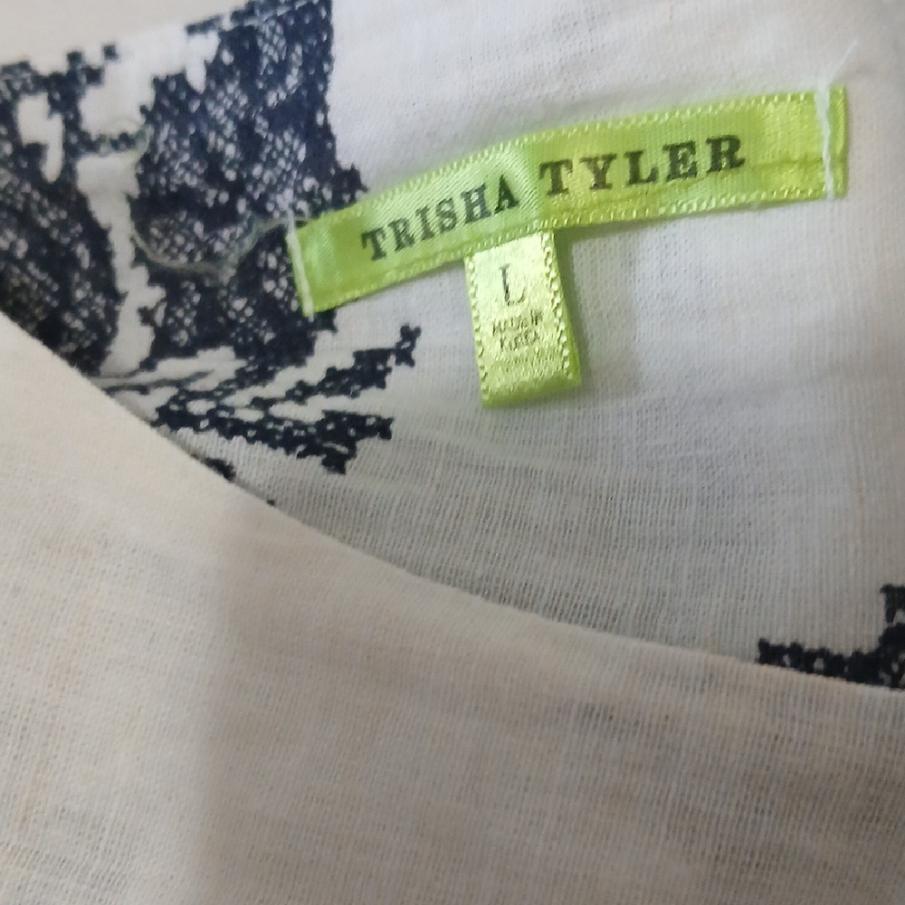 White And Blue Patterned Tunic - image 3